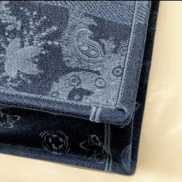 Christian Dior Large Book Tote in Denim Blue Toile de Jouy COA/dustbag - Picture 5 of 15